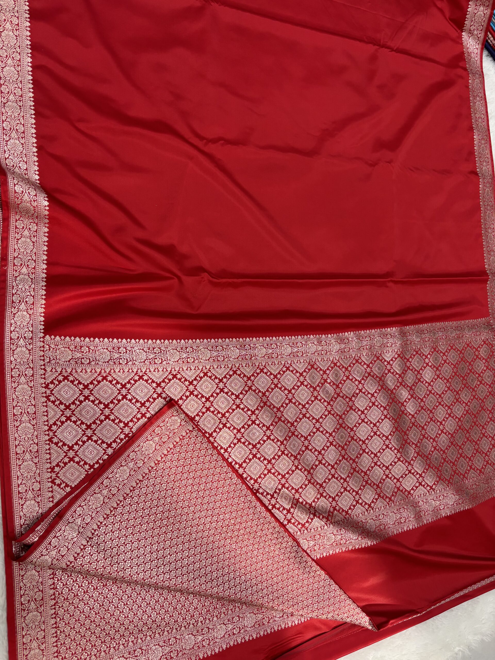 Red Plain Mashru Silk Saree - Image 4