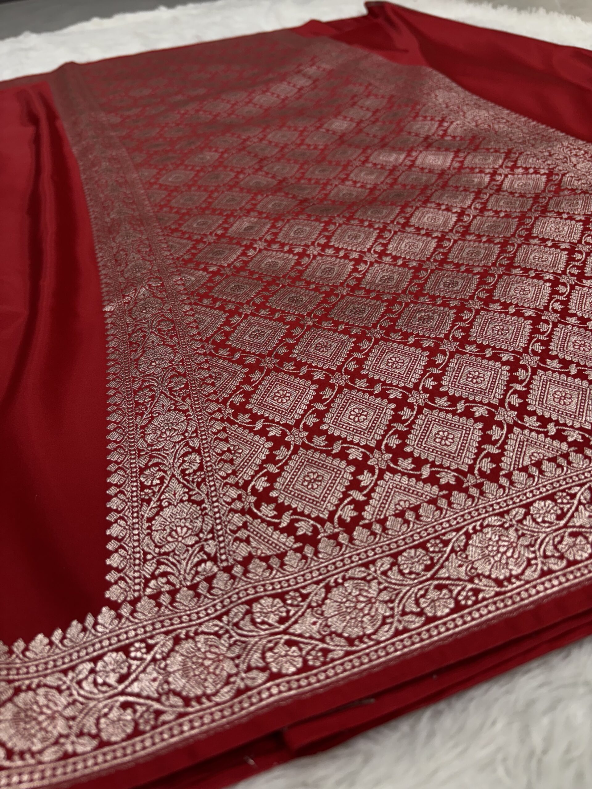 Red Plain Mashru Silk Saree - Image 5