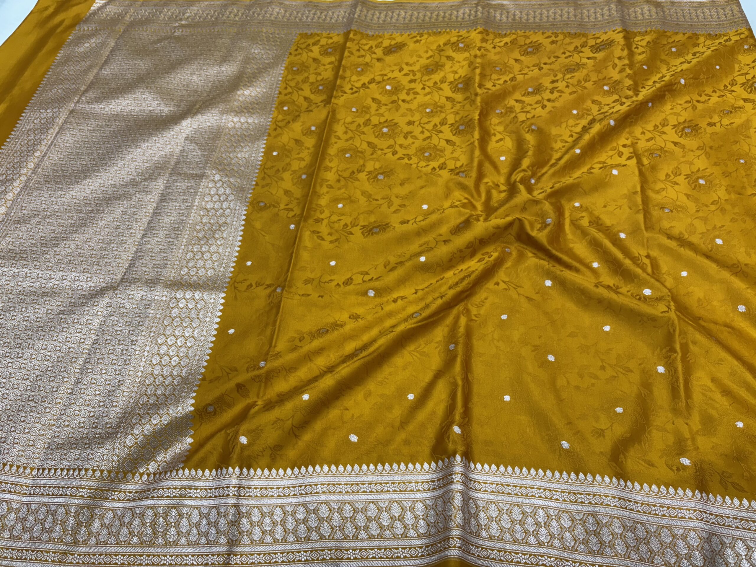 Golden Mashru Silk Tanchoi Saree - Image 6