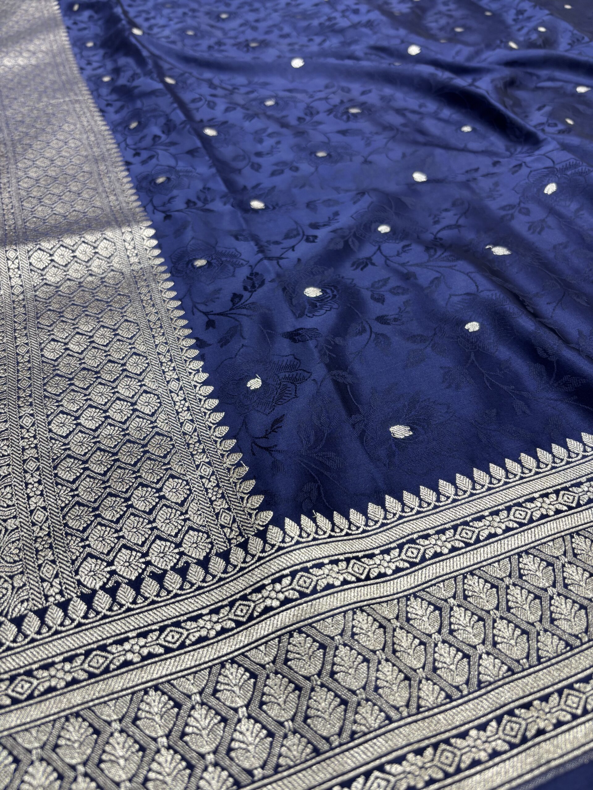 Navy Blue Mashru Silk Tanchoi Saree - Image 2