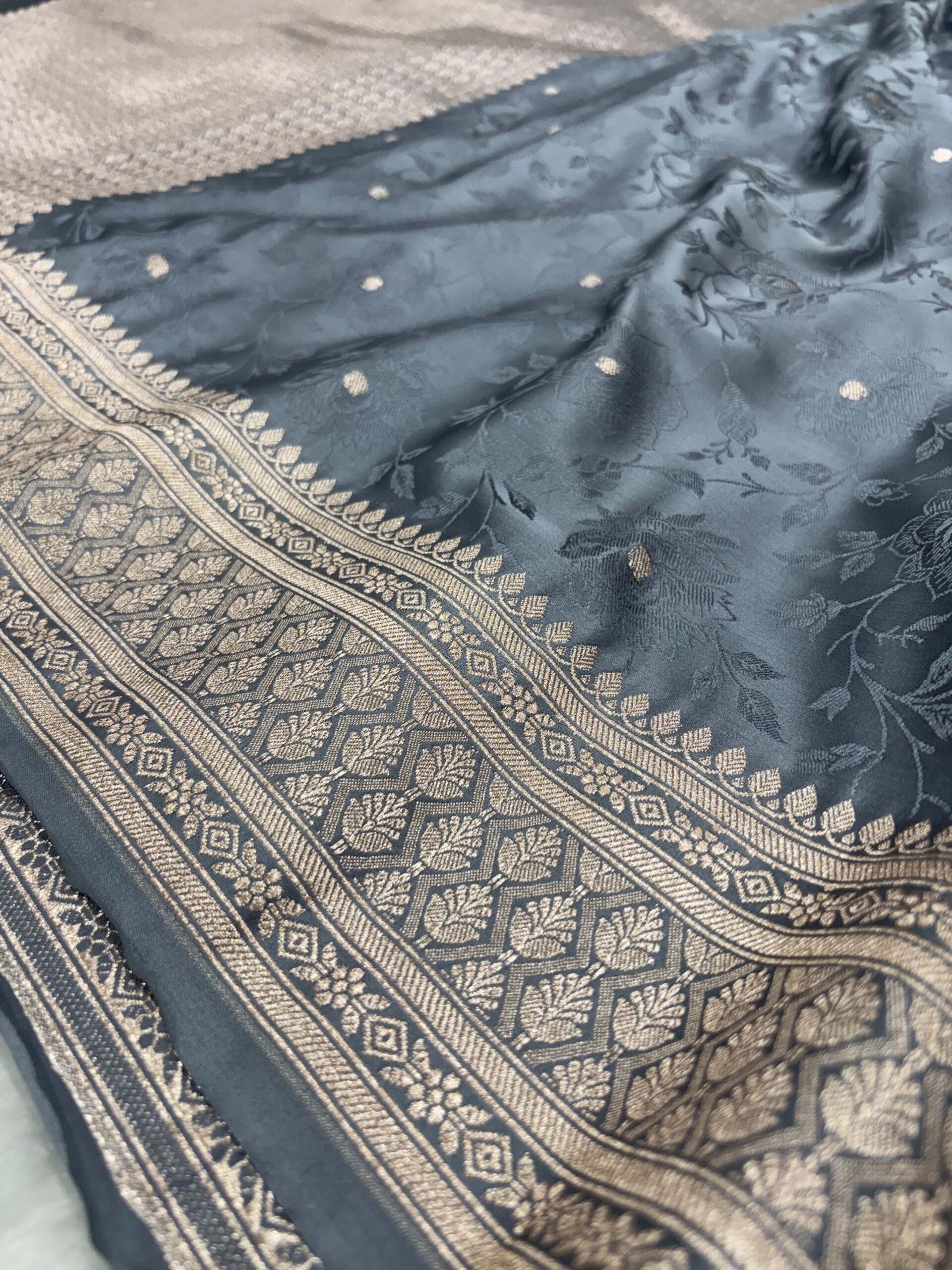 Gry Mashru Silk Tanchoi Saree - Image 3