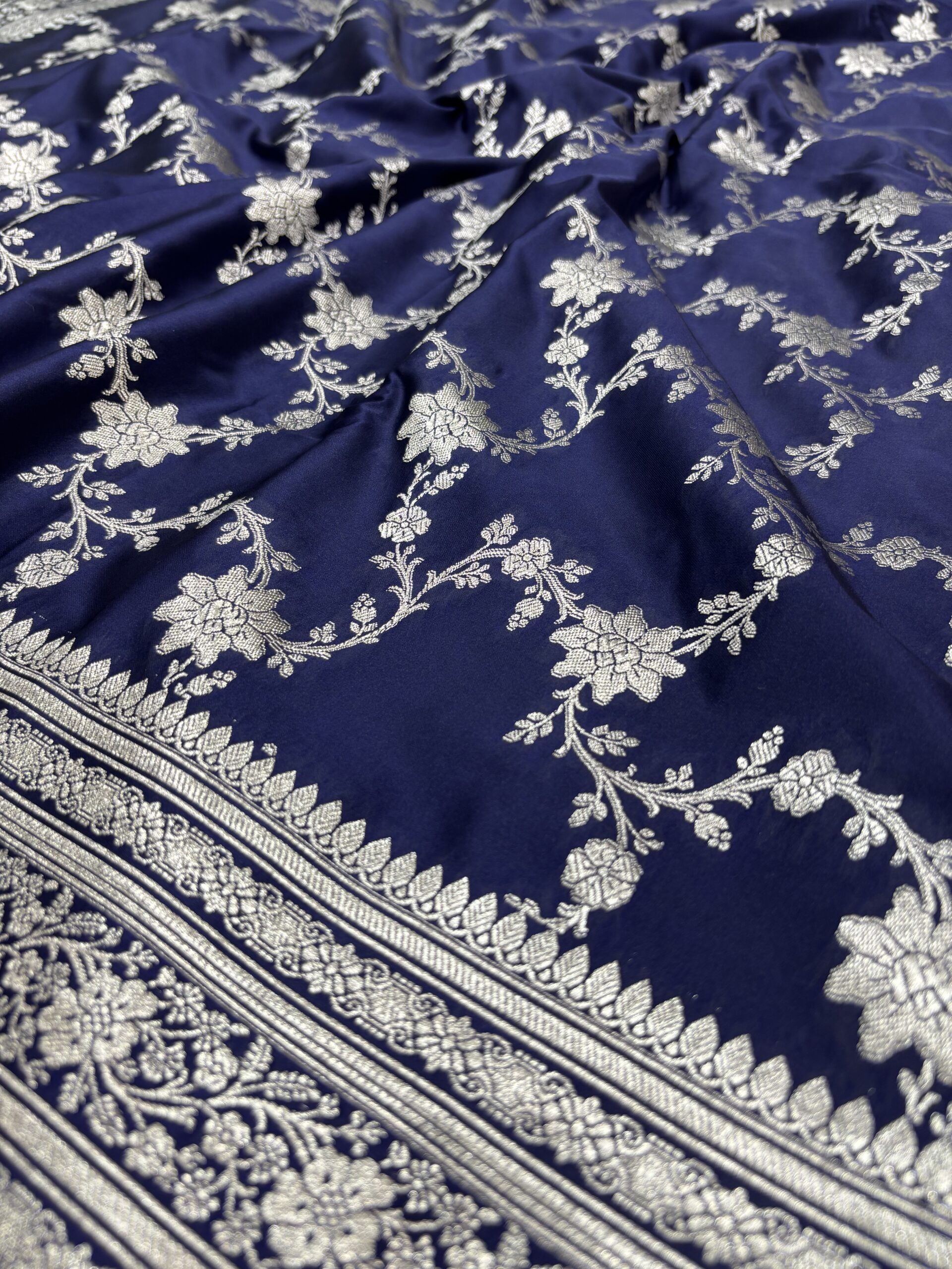 Navy Blue Banarasi Mashru Silk Saree - Image 5