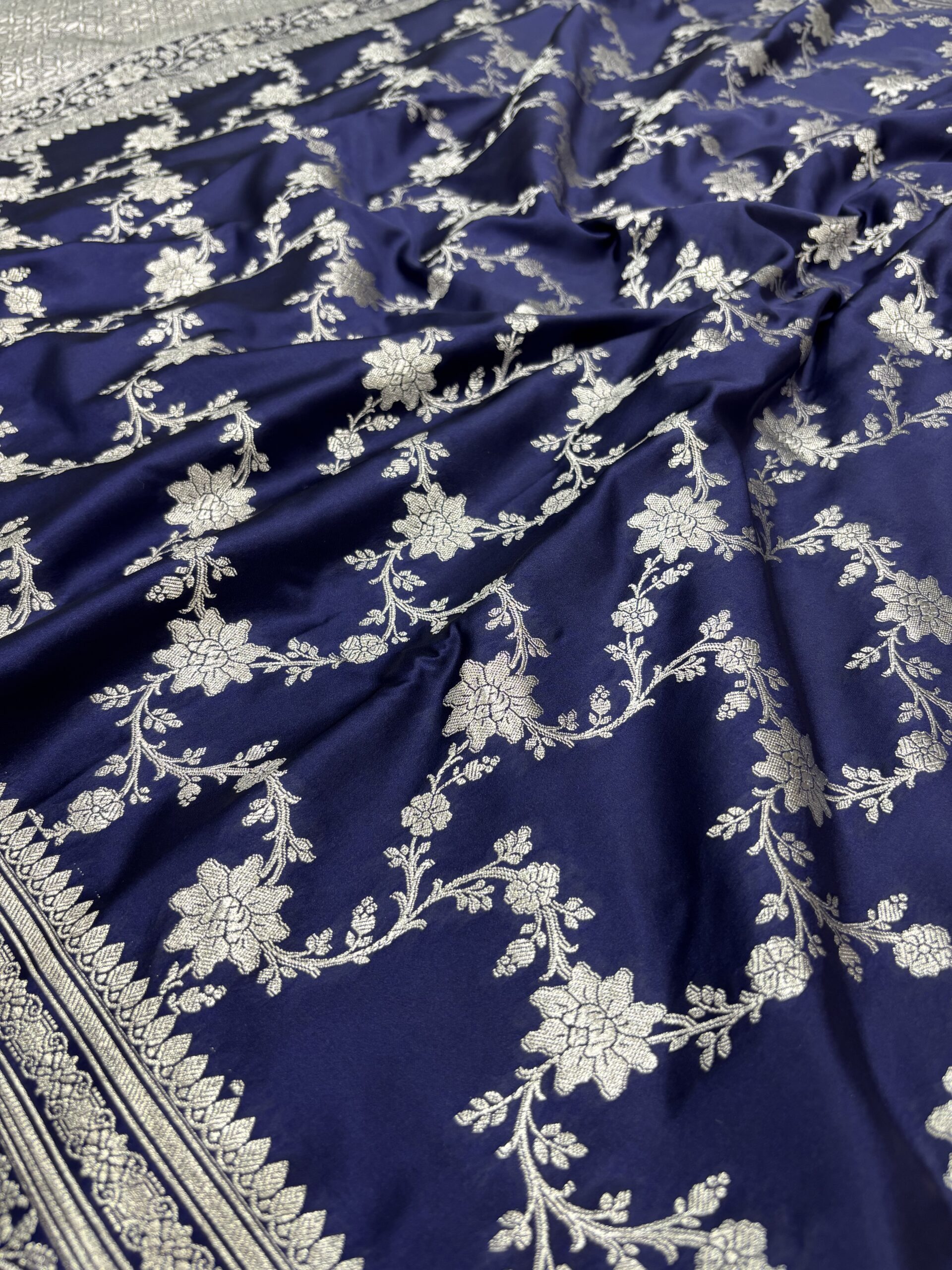 Navy Blue Banarasi Mashru Silk Saree - Image 3