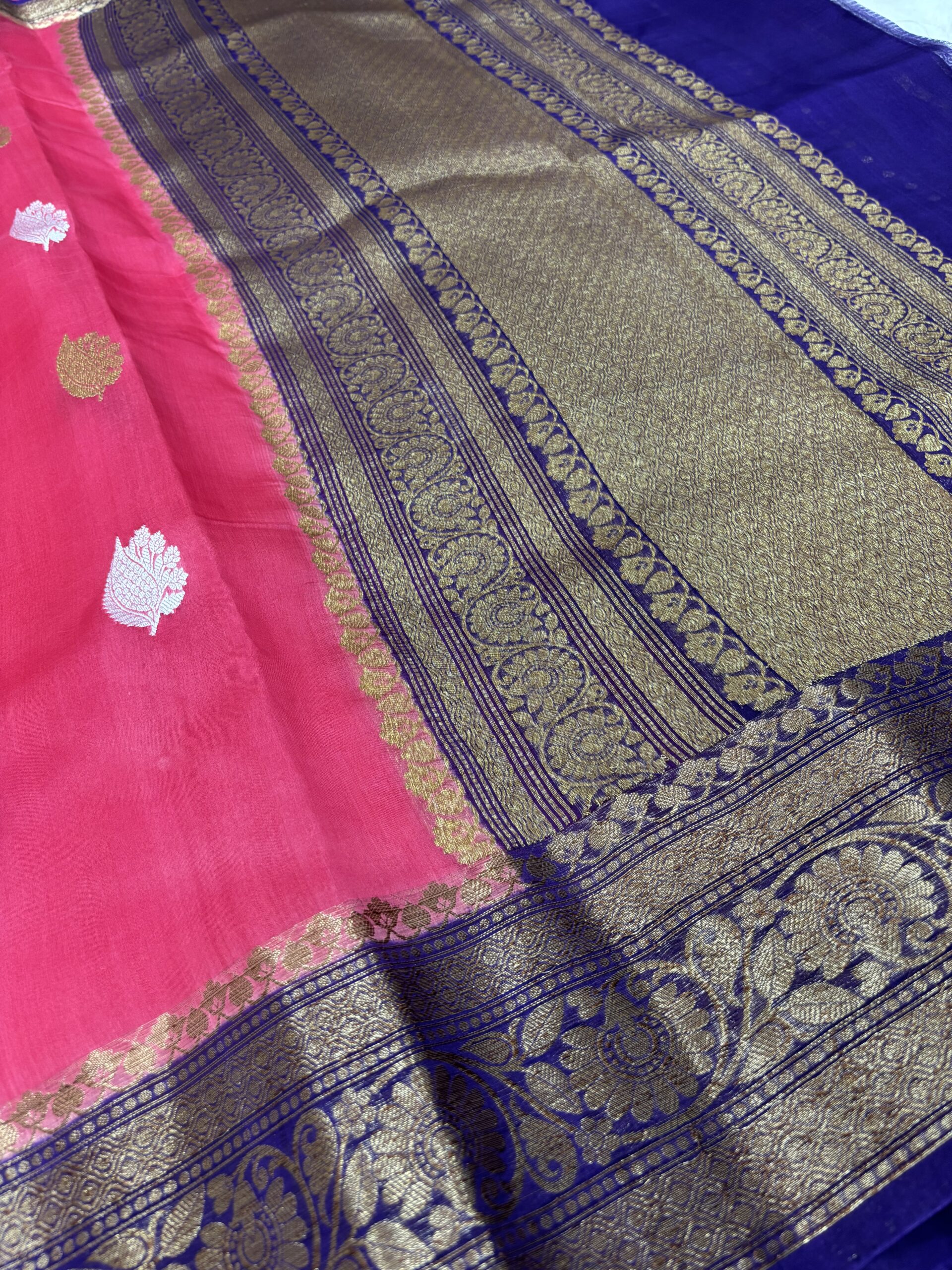 Contrast Pure Banarasi Organza Saree - Rani with Navy Blue - Image 3