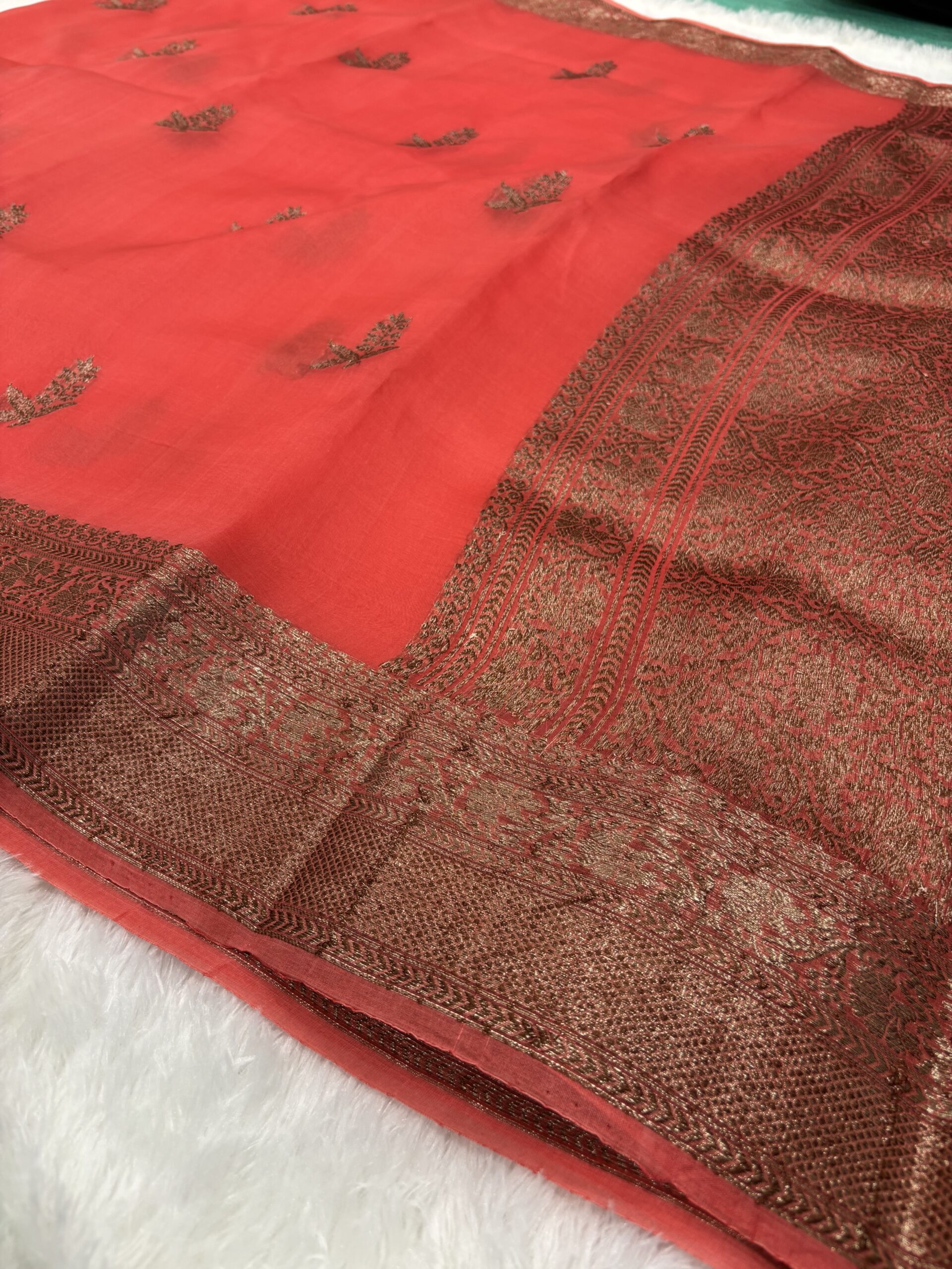 Pure Banarasi Organza Saree - Elegant Red Shades - Image 6