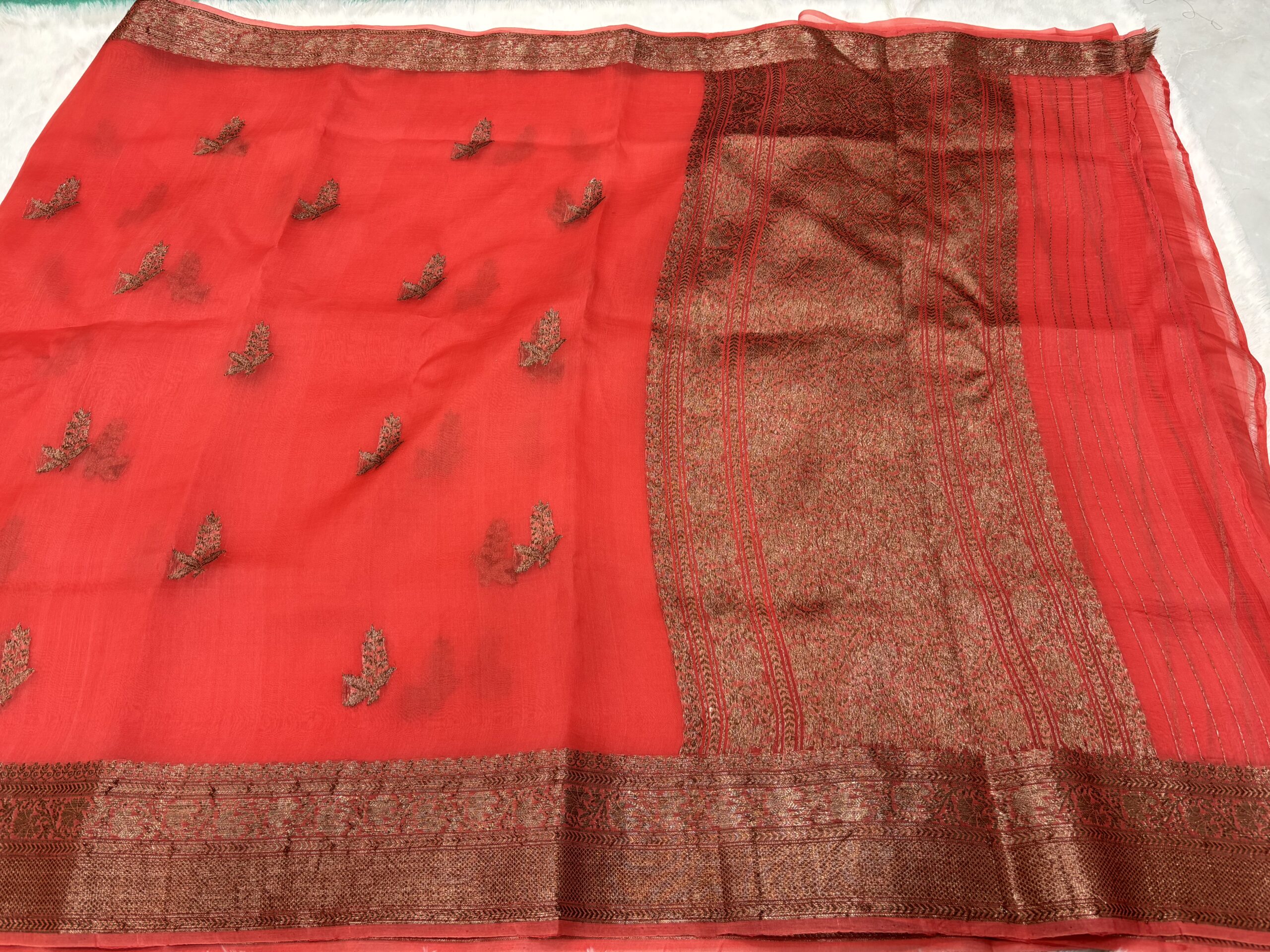 Pure Banarasi Organza Saree - Elegant Red Shades - Image 2