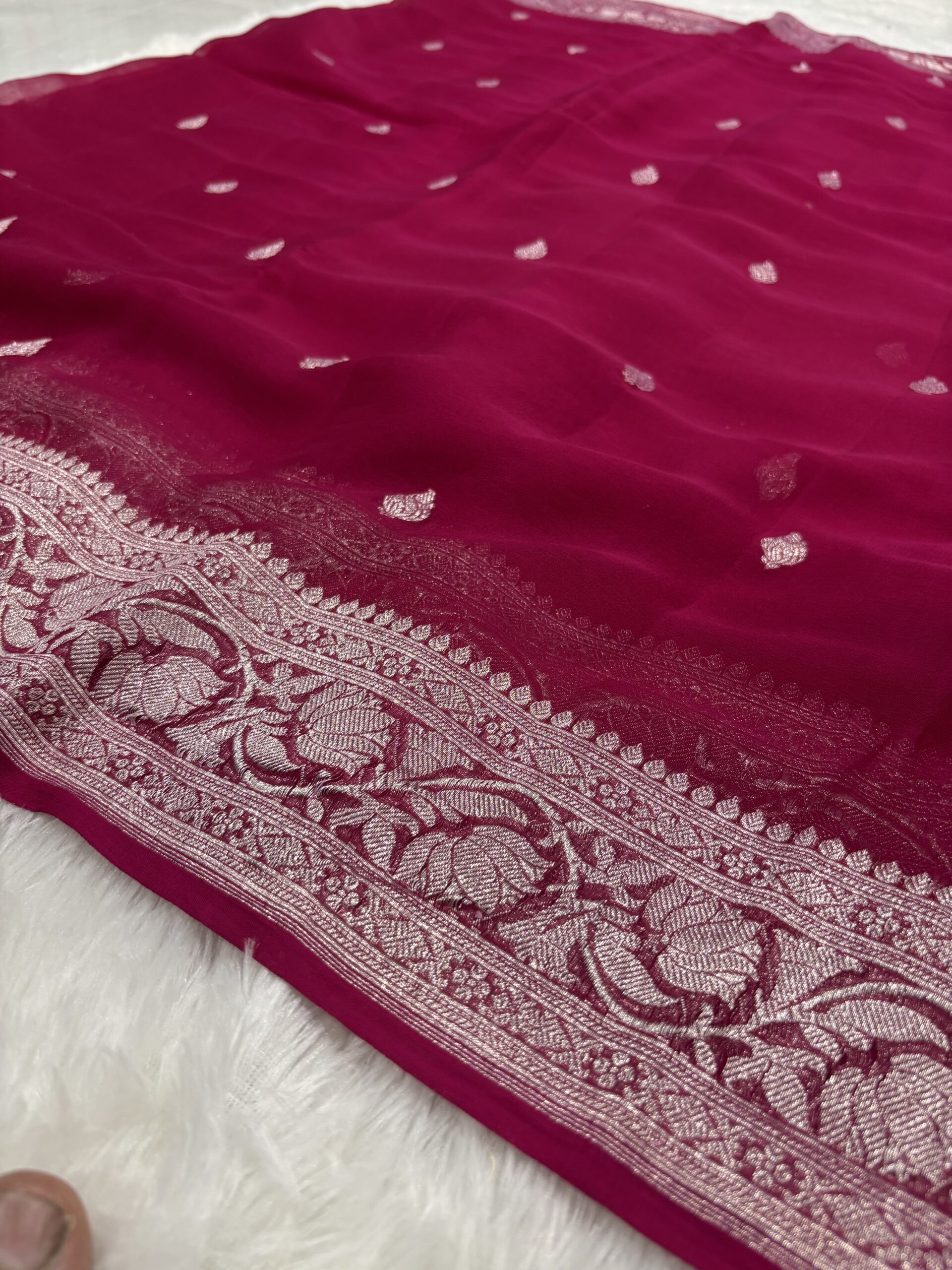 Rani Pink Khaddi Chiffon Banarasi Saree with Silver Zari Kadwa Booti - Image 3