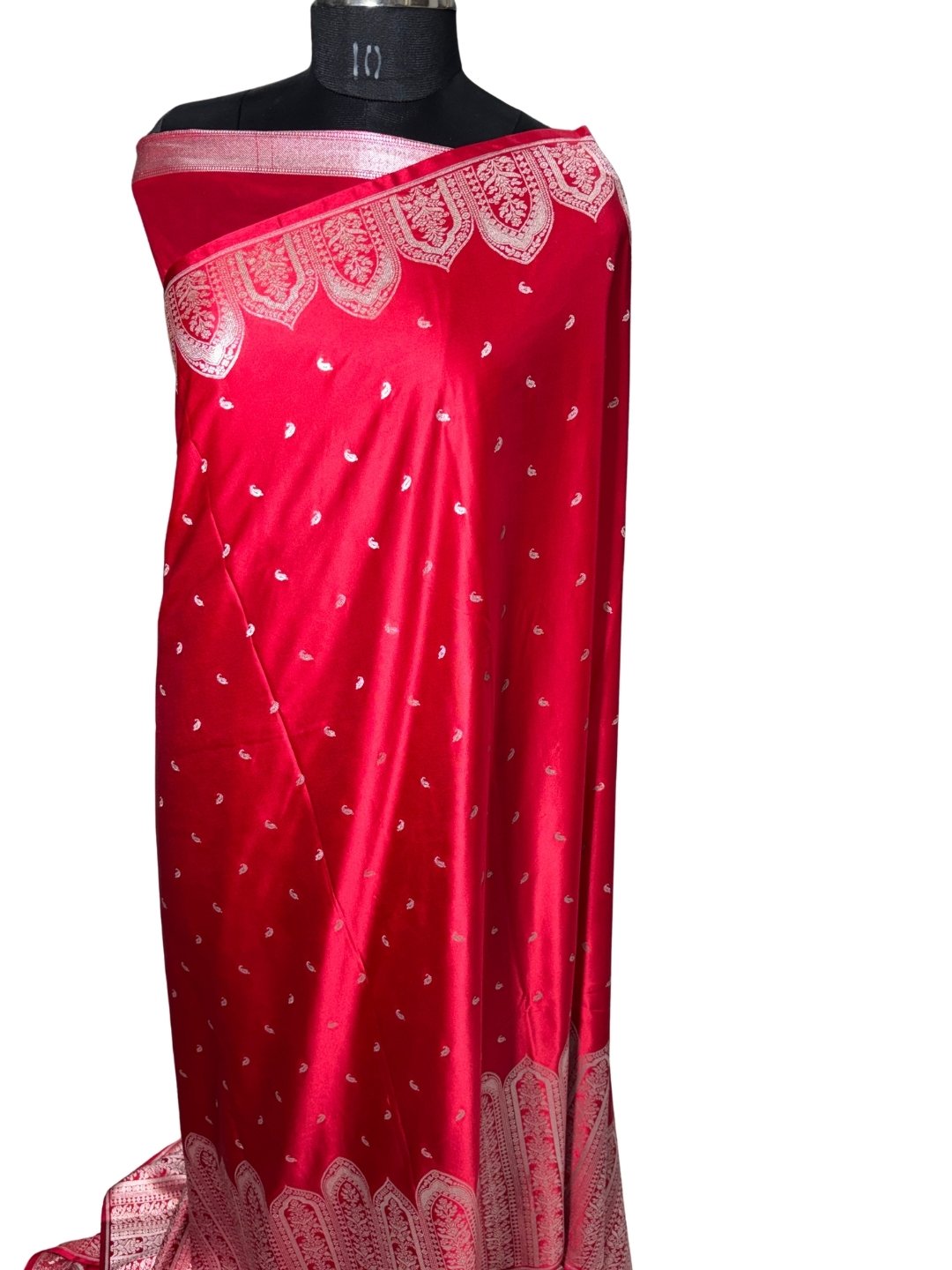 Handwoven Banarasi Mashru Silk Saree in Red - Image 5