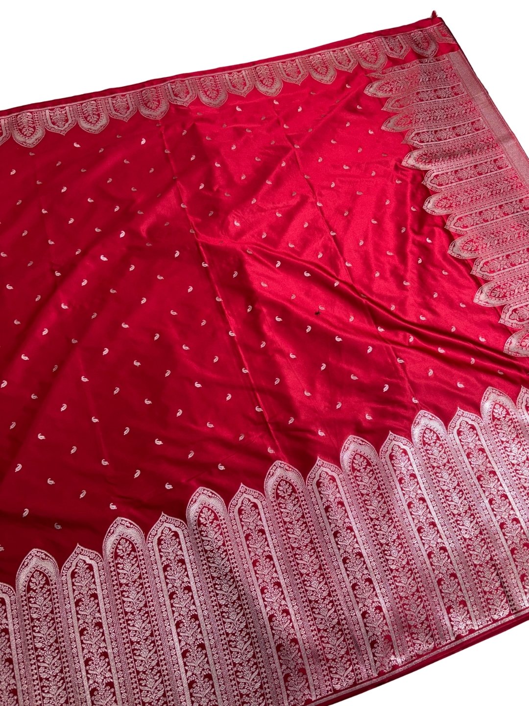 Handwoven Banarasi Mashru Silk Saree in Red - Image 7